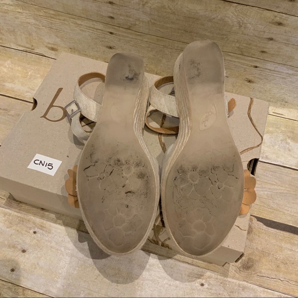 BOC Shoes Cream & Gold Wedge Sandals Size 11 M - Picture 8 of 8